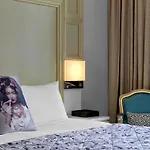 W - Opera Paris