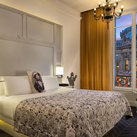 W - Opera Paris