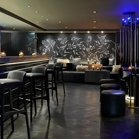 W - Opera Szálloda 5*