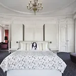 W - Opera